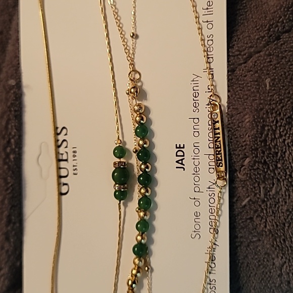 Guess Jade 5 Necklace Set - Picture 3 of 3